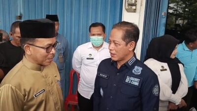 Menteri Lingkungan Hidup, Hanif Faisol Nurofiq saat meninjau Satuan Pelayanan Pemenuhan Gizi (SPPG) di Kelurahan Kibing, Batuaji, Senin (22/9/2025). (Foto: AlurNews)