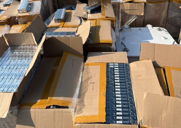 Barang bukti rokok ilegal yang diselundupkan kapal ikan lewat perairan Setokok. Foto: Dok. Ditpolair Baharkam Polri