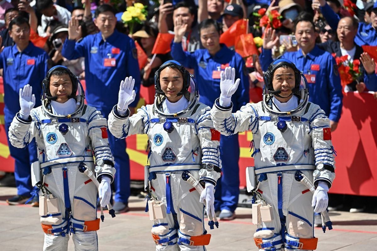 Astronaut China.