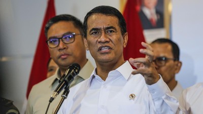 Mentan Andi Amran Sulaiman menerima laporan masuknya beras ilegal sebanyak 40,4 ton di Batam. (ANTARA FOTO/ASPRILLA DWI ADHA).