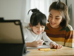 Tampak Sepele Tapi Penting! Pilihan Kata Ortu Pengaruhi Kemampuan Akademik Anak