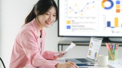 Ilustrasi magang. Program Magang Nasional Kemnaker akan buka batch ketiga, cek syaratnya! Foto: Getty Images/Korrawin