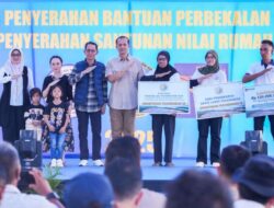 Warga Tanjung Banun Terima Bantuan Perbekalan dan Santunan Rumah Secara Penuh