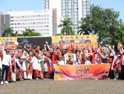 Pawai Budaya HJB ke-196: OPD Usung Budaya 38 Provinsi, Diskominfo Tampil dengan Busana Khas Sumut