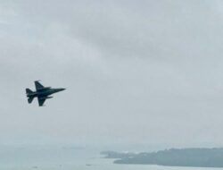 Warga Heboh, Dua Jet Tempur F-16 Terbang Rendah di Batam Center