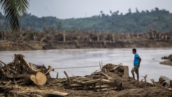 Desa Lubok Pusaka, Kecamatan Langkahan, Aceh Utara menjadi salah satu wilayah yang terdampak bencana banjir bandang dengan kerusakan mencapai 95 persen.Foto: ANTARA FOTO/Bayu Pratama S