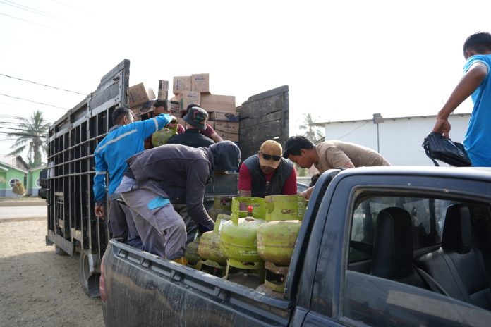 PT PLN Batam menyalurkan bantuan kemanusiaan tahap ke-2 bagi masyarakat terdampak banjir di wilayah Sumatera, khususnya di Kabupaten Aceh Tamiang