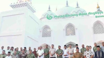 Ketua DPRD Hadiri Peresmian Masjid Bintang Amin Angkasa oleh Menhan di Lanud Hang Nadim