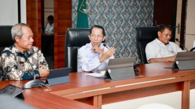 Wali Kota Batam, Amsakar Achmad, menghadiri Entry Meeting Evaluasi Perencanaan dan Penganggaran Tahun Anggaran 2026 bersama BPKP Kepri di Kantor Wali Kota Batam, Rabu (11/3/2026). HUMAS DISKOMINFO BATAM / DHEO ANANDA PUTRA