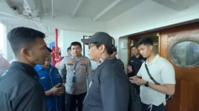 Polisi menangkap calo tiket Pelni di kawasan Pelabuhan Batu Ampar Batam.
