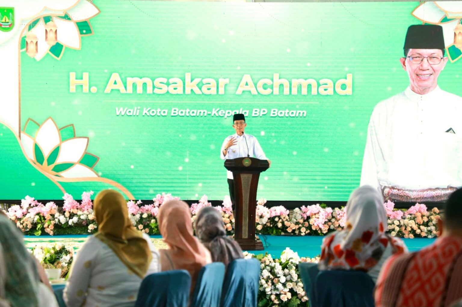 Wali Kota Batam, Amsakar Achmad, menyampaikan sambutan saat menghadiri halalbihalal TP PKK Batam, Kamis (2/4/2026). HUMAS DISKOMINFO BATAM