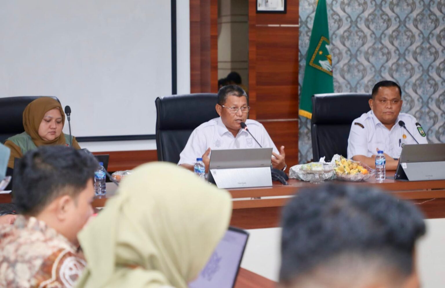 Sekda Batam, Firmansyah, memberi arahan saat membuka Sosialisasi Penyusunan RPBD di Kantor Wali Kota Batam, Selasa (5/5/2026). HUMAS DISKOMINFO BATAM