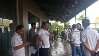 Imigrasi Batam dan kepolisian amankan WNA China yang diduga terlibat judol dan love scamming, Rabu (6/5/2026). Foto: Dok. Imigrasi Batam