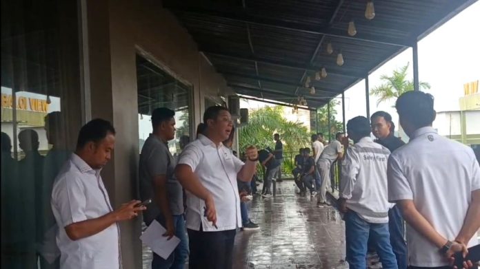 Imigrasi Batam dan kepolisian amankan WNA China yang diduga terlibat judol dan love scamming, Rabu (6/5/2026). Foto: Dok. Imigrasi Batam