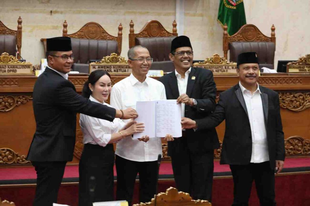 DPRD Kota Batam menggelar Rapat Paripurna dengan agenda Penyampaian dan Penjelasan Wali Kota Batam atas Rancangan Peraturan Daerah (Ranperda) tentang Pertanggungjawaban Pelaksanaan APBD Kota Batam Tahun Anggaran 2025.