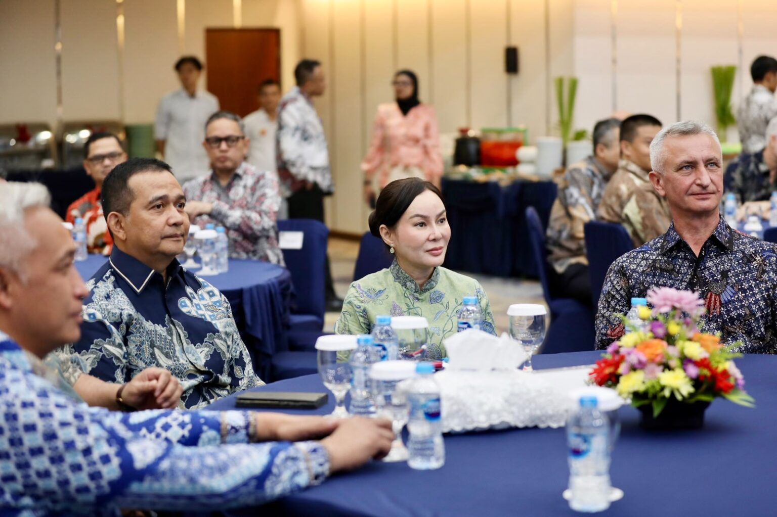 Plh Wali Kota Batam, Li Claudia Chandra, saat menerima kunjungan 22 atase pertahanan dari 19 negara sahabat dalam rangkaian Defence Attache Tour 2026 di Batam, Rabu (3/6/2026). HUMAS DISKOMINFO BATAM / RICKY WIHENDAR