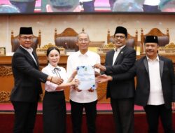 Amsakar-Li Claudia Sampaikan Ranperda Pertanggungjawaban APBD 2025, DPRD Apresiasi Capaian Opini WTP ke-14