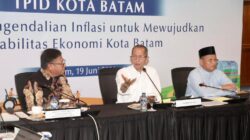 Wali Kota Batam, Amsakar Achmad, menyampaikan arahan saat menghadiri HLM TPID Kota Batam Tahun 2026 di Ruang Raja Haji Fisabilillah, Kantor Perwakilan Bank Indonesia Kepri, Jumat (19/6/2026). HUMAS DISKOMINFO BATAM