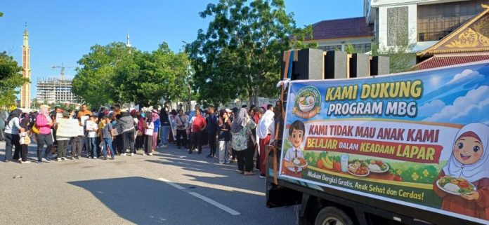 Ratusan siswa SD dan SMP di Batam ikut aksi dukung MBG, Minggu (21/6/2026)