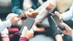 Studi: Smartphone Diduga Percepat Penurunan Angka Kelahiran, Kaum Muda Paling Terdampak