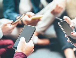 Studi: Smartphone Diduga Percepat Penurunan Angka Kelahiran, Kaum Muda Paling Terdampak