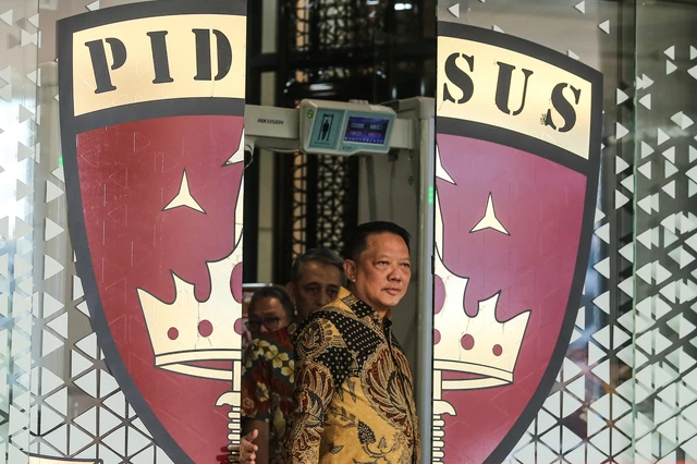 Jaksa Agung Muda Tindak Pidana Khusus (Jampidsus) Kejaksaan Agung Febrie Adriansyah keluar dari ruangan untuk menyampaikan keterangan saat konferensi pers di Kejaksaan Agung, Jakarta, Jumat (10/7/2026). Foto: Asprilla Dwi Adha/ANTARA FOTO