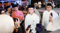 Wali Kota Batam, Amsakar Achmad, bersama Wakil Wali Kota Batam, Li Claudia Chandra, memberi keterangan pers belum lama ini. Dok HUMAS DISKOMINFO BATAM