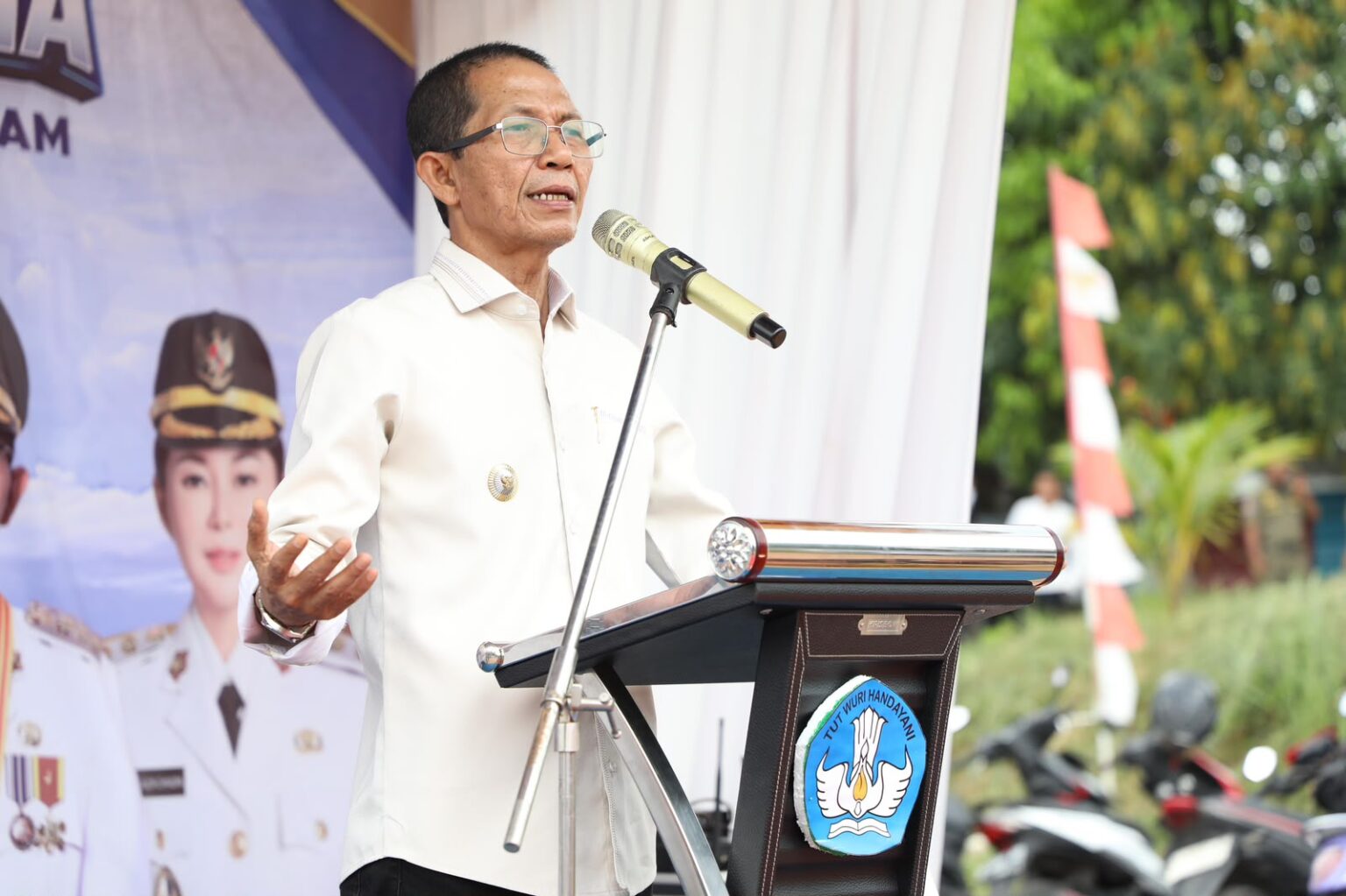 Wali Kota Batam, Amsakar Achmad, menyampaikan sambutan saat peletakan batu pertama pembangunan SMKN 13 Batam di Bengkong, Senin (13/7/2026). HUMAS DISKOMINFO BATAM