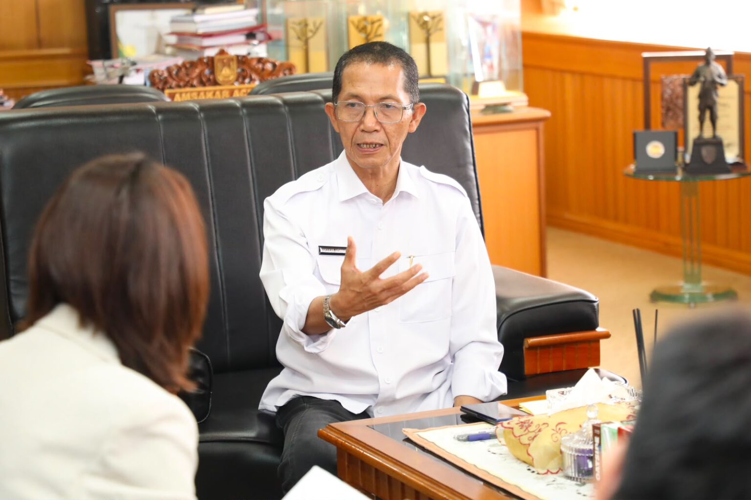Wali Kota Batam, Amsakar Achmad, memaparkan potensi Batam saat menerima kunjungan rombongan Konsul Jenderal RRT di Medan, Huang He, di Wali Kota Batam, Selasa (21/7/2026). HUMAS DISKOMINFO BATAM