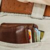 Jangan Biasakan Taruh Dompet di Saku Belakang, Bisa Picu Nyeri Punggung hingga Ganggu Postur Tubuh