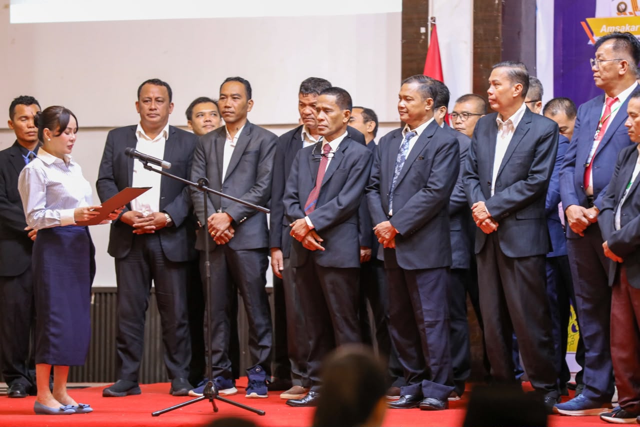 Wakil Wali Kota Batam, Li Claudia Chandra, melantik Badan Pengurus IPMB periode 2026-2030 di Golden Prawn, Bengkong, Selasa (4/8/2026). HUMAS DISKOMINFO BATAM