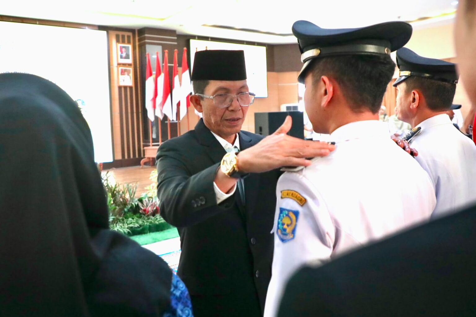 Wali Kota Batam, Amsakar Achmad, melantik sejumlah pejabat di lingkungan Pemko Batam di Kantor Wali Kota Batam, Rabu (5/8/2026). HUMAS DISKOMINFO BATAM