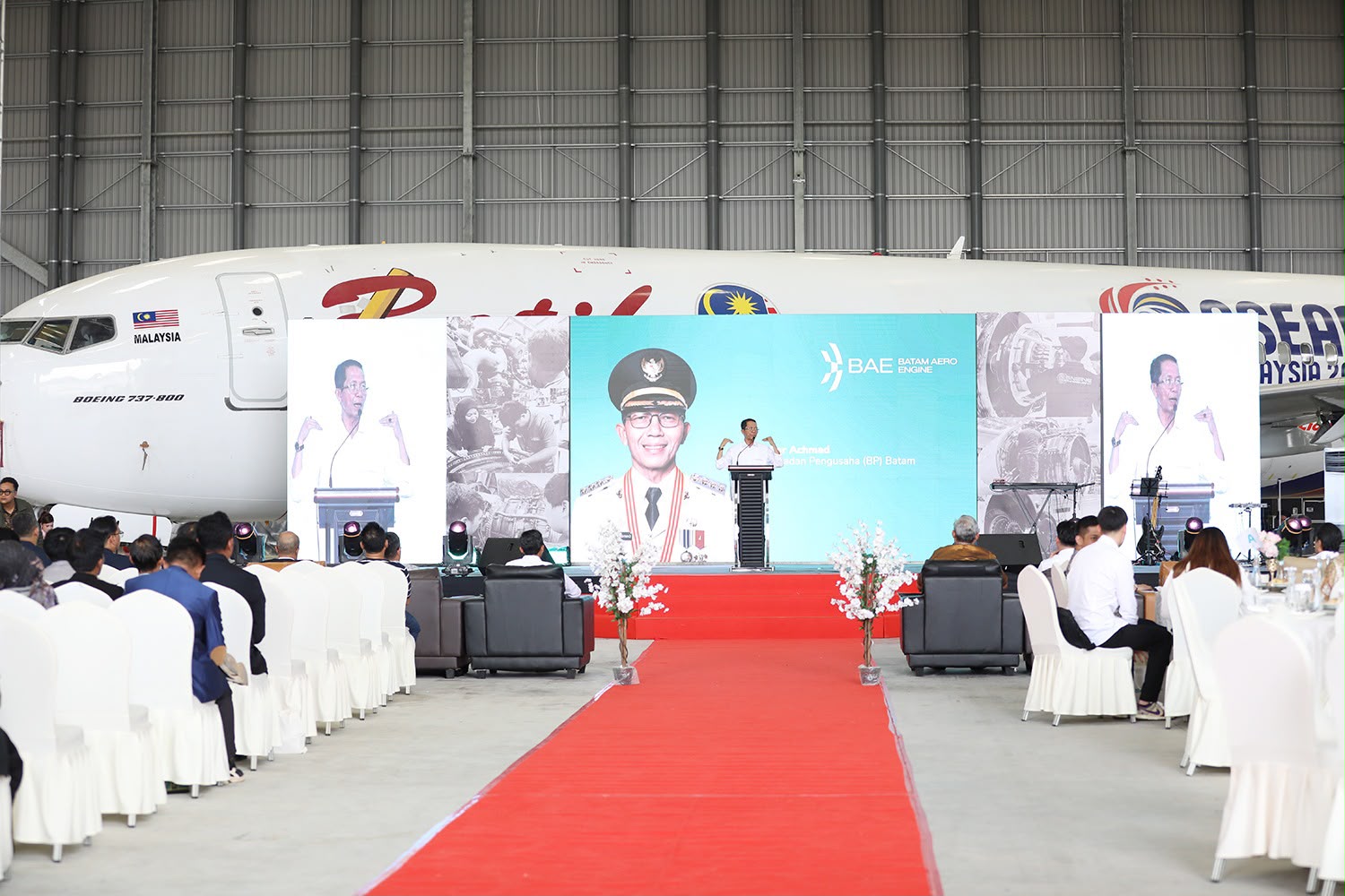 Wali Kota Batam, Amsakar Achmad, menyampaikan sambutan saat peresmian BAE di Hangar F Batam Aero Technic, Rabu (19/8/2026). HUMAS DISKOMINFO BATAM