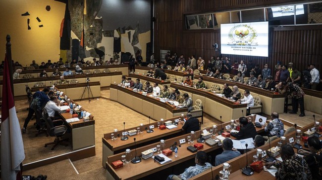 Wacana pilkada tanpa wakil kepala daerah mulai mencuat di DPR, salah satunya dipicu oleh hubungan tak harmonis antara kepala daerah dan wakilnya. (Foto: ANTARA FOTO/Aprillio Akbar)