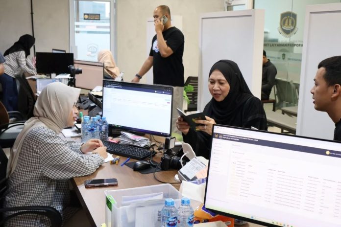 Imigrasi Batam berikan pelayanan paspor akhir pekan. Foto: Istimewa