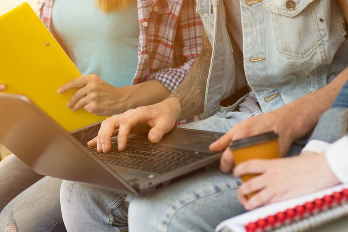 Ilustrasi mahasiswa sedang berdiskusi. (Shutterstock)