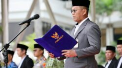Sekda Batam, Firmansyah, saat menjadi inspektur upacara HSN 2026 di Dataran Engku Putri Batamcentre, Kamis (22/10/2026). HUMAS DISKOMINFO BATAM / ADE RAHMATULLAH