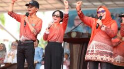 Wali Kota Batam, Amsakar Achmad, bersama Wakil Wali Kota Batam, Li Claudia Chandra, dan Ketua TP-PKK Batam, Erlita Amsakar, saat menghadiri Jambore PKK tahun lalu. Dok HUMAS DISKOMINFO BATAM
