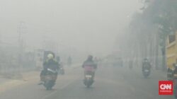 Kabut Asap Pekat Selimuti Palembang, Jarak Pandang Hanya 10 Meter