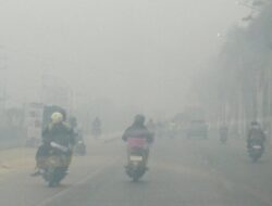 Kabut Asap Pekat Selimuti Palembang, Jarak Pandang Hanya 10 Meter