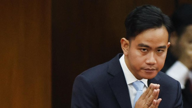 Mahkamah Konstitusi tidak mendiskualifikasi Gibran Rakabuming Raka meski tanpa ijazah setara SMA. Tindak lanjut kini ada di tangan DPR.Ajeng Dinar Ulfiana / POOL / AFP